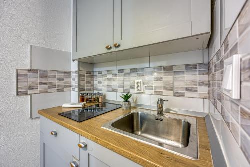 Dapur atau dapur kecil di Studio Katarina