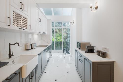 Η κουζίνα ή μικρή κουζίνα στο Arta Residence
