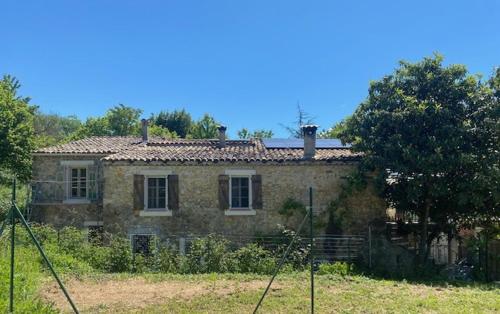 an old stone house in the middle of a field at Maison de campagne in Roquestéron