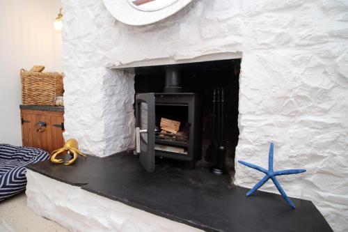 Fotografie z fotogalerie ubytování Little Gem in the Mumbles! Fishermans Cottage with Log Burner, Dog friendly and Welcome Breakfast Hamper! v destinaci The Mumbles