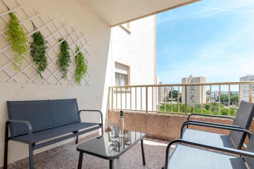 Balkón nebo terasa v ubytování Bright 2 Bed Apartment with pool - Solo Familias