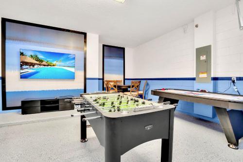 Upstay 9BR Disney Retreat w Pool, BBQ & Hot Tub photo 4