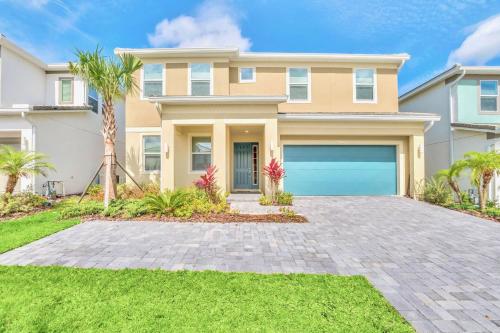 a large house with a garage and palm trees at Upstay 9BR Disney Retreat w Pool, BBQ & Hot Tub in Kissimmee