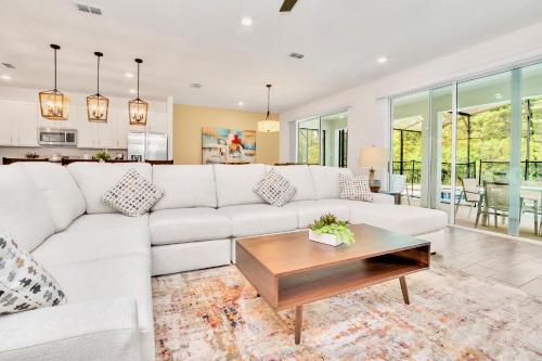 Upstay 9BR Disney Retreat w Pool, BBQ & Hot Tub photo 12