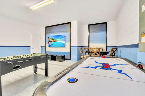 Upstay 9BR Disney Retreat w Pool, BBQ & Hot Tub photo 11