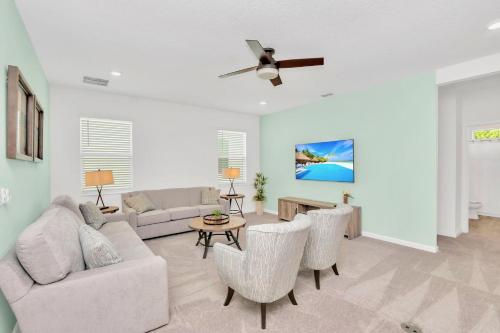 Upstay 9BR Disney Retreat w Pool, BBQ & Hot Tub photo 18