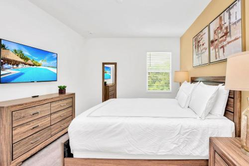 Upstay 9BR Disney Retreat w Pool, BBQ & Hot Tub photo 25