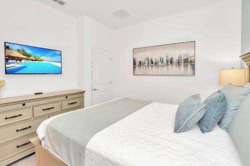 Upstay 9BR Disney Retreat w Pool, BBQ & Hot Tub photo 27