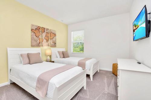 Upstay 9BR Disney Retreat w Pool, BBQ & Hot Tub photo 32