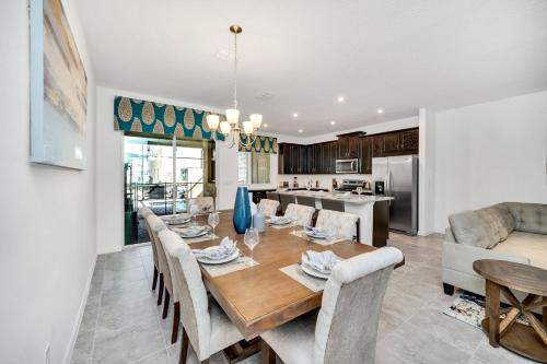 4BR Villa Home with Private Pool near Disney photo 13