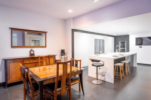 L'EMPEREUR somptueux duplex au style raffiné, Petit Juas, proche du centre