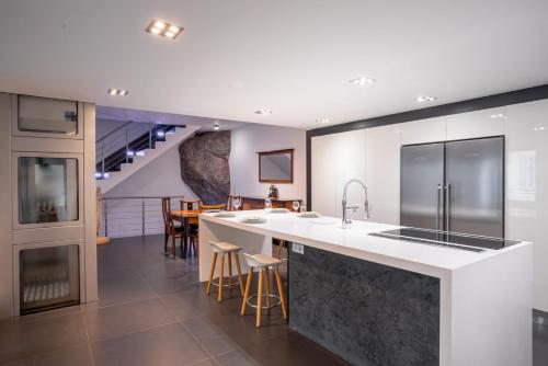 L'EMPEREUR somptueux duplex au style raffiné, Petit Juas, proche du centre