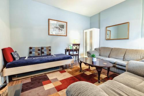 een woonkamer met een bed en een bank bij Charming Corktown Home with a Backyard in Hamilton