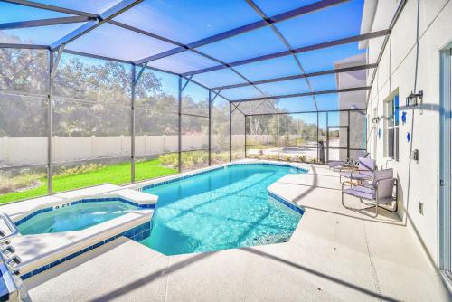 Upstay Modern Home w Pool, Games & BBQ - Sleeps 18 photo 9