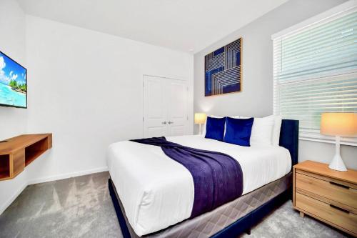 Upstay Modern Home w Pool, Games & BBQ - Sleeps 18 photo 25