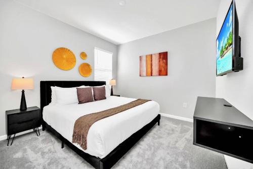 Upstay Modern Home w Pool, Games & BBQ - Sleeps 18 photo 27
