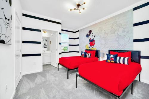 Upstay Modern Home w Pool, Games & BBQ - Sleeps 18 photo 34