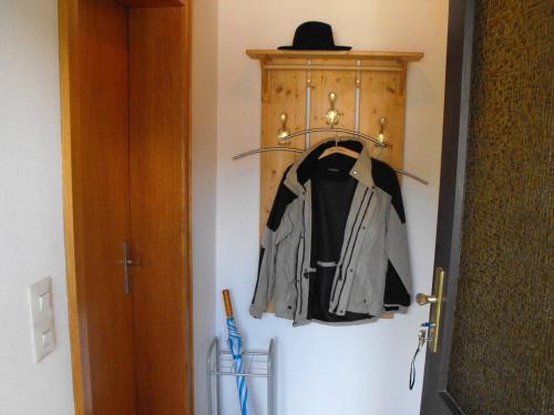 a jacket hanging on a coat rack next to a door at Ferienwohnung Familie Kunz 34385 Bad Karlshafen in Bad Karlshafen