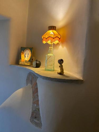 a lamp on a shelf on a wall at La Casa Medievale Suites e SPA in Pontremoli