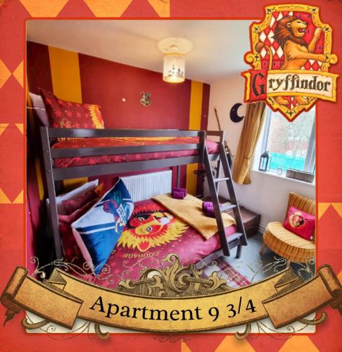 Bild eines Zimmers mit Etagenbett in der Unterkunft Apartment 9 3/4 in Watford