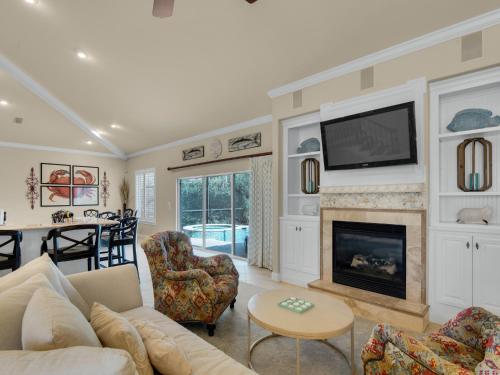 Μια τηλεόραση ή/και κέντρο ψυχαγωγίας στο The Cove by Newman-Dailey