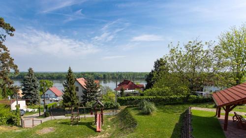 a park with a view of a lake at Kulcsi-Duna Vendégház in Kulcs