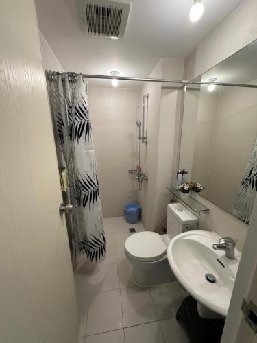 Koupelna v ubytování AZURE Staycation by M&M