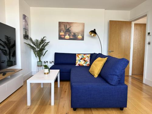 Imagen de la galería de Condo Apartment with workspace, en Haywards Heath