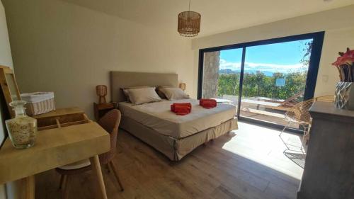 Proche porticcio, Coup de cœur asuré,Appartement de standing, rez de villa 6 couchages, climatisé à 150m de la plage, terrains de tennis