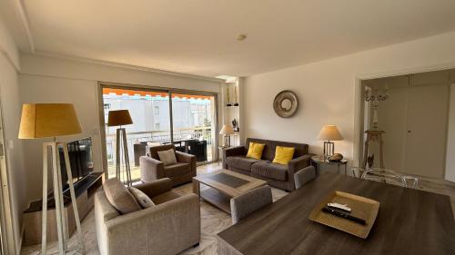 A083 - Modern & Bright apt - Cannes center