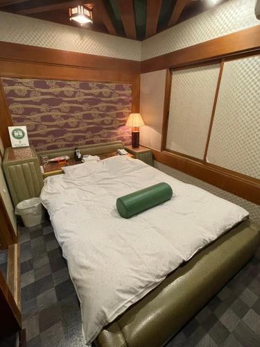 Postel nebo postele na pokoji v ubytování 隠宿凛旧おとぼけビーバーパティオ