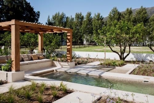 Κήπος έξω από το MAISON FRANSCHHOEK