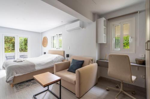 Bright & Breezy Glyfada Studio