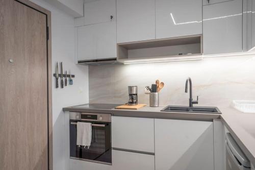 Bright & Breezy Glyfada Studio