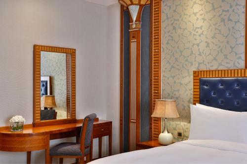 Postel nebo postele na pokoji v ubytování The Ritz-Carlton Jeddah