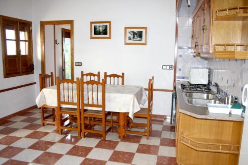 A kitchen or kitchenette at El Mirador