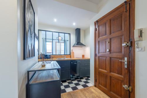 Pretty 2 rooms in the city center