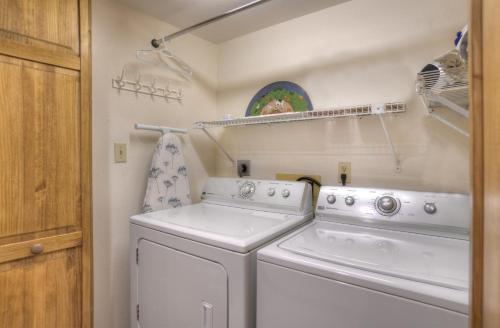 a laundry room with a washer and dryer at 2 2 Ferringway 13 in Durango