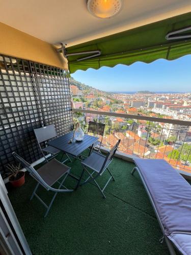 Charmant & Calme 3P climatisé 2 chambres Vue panoramique Parking privatif en sous sol