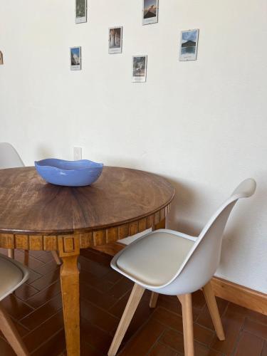 a table with two chairs and a blue bowl on it at Casa Stella Centro Histórico in Guatemala