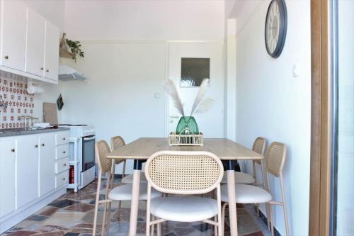 Η κουζίνα ή μικρή κουζίνα στο Samos Holiday Home