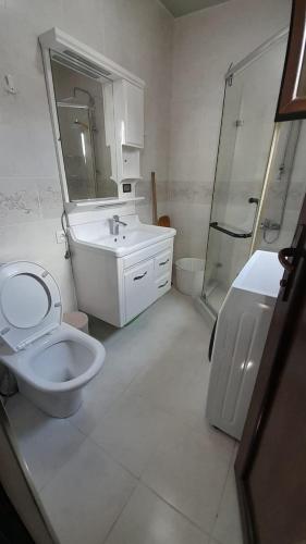 Gallery image of Warm Flat in Gonio
