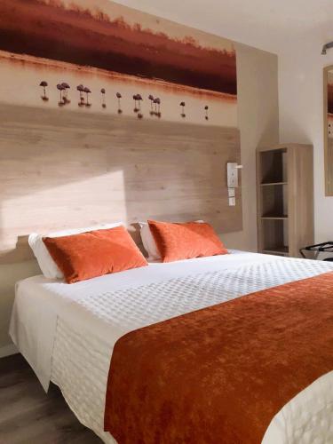 Postel nebo postele na pokoji v ubytování Hôtel le Mas des Ponts d'Arles