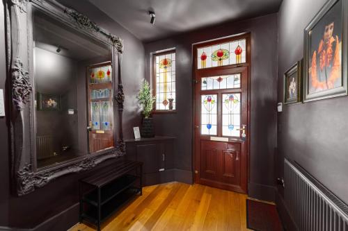 City Retreat, Spacious 4 Bed House, Games Room, Parking, Hot Tub & BBQ photo 39