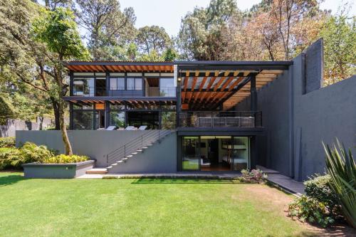 Κήπος έξω από το Casa Retiro: With pool and garden in Avándaro