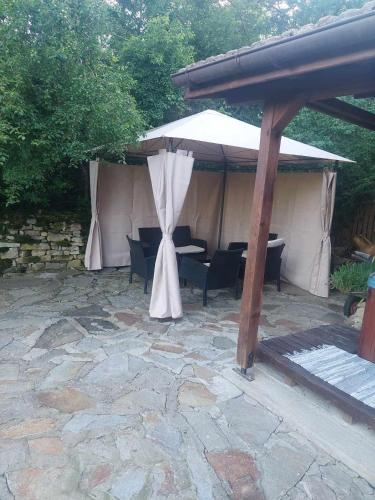 Patio nebo venkovní prostory v ubytování Митровата къща