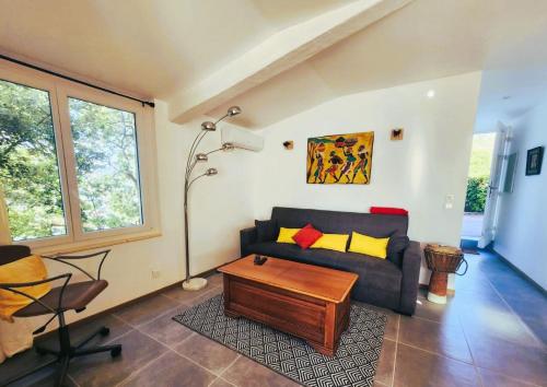 Che Michel YoureHostHelper