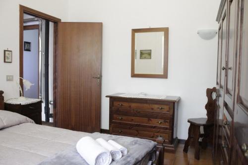 a bedroom with a bed and a dresser and a mirror at LA TANA DI TONY in Viterbo