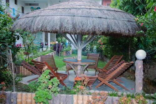 Jardín al aire libre en Hotel Shiva's Dream