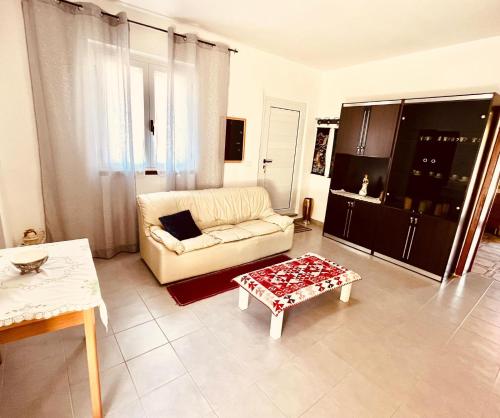 a living room with a couch and a coffee table at Mare e Montagna in Bonarcado